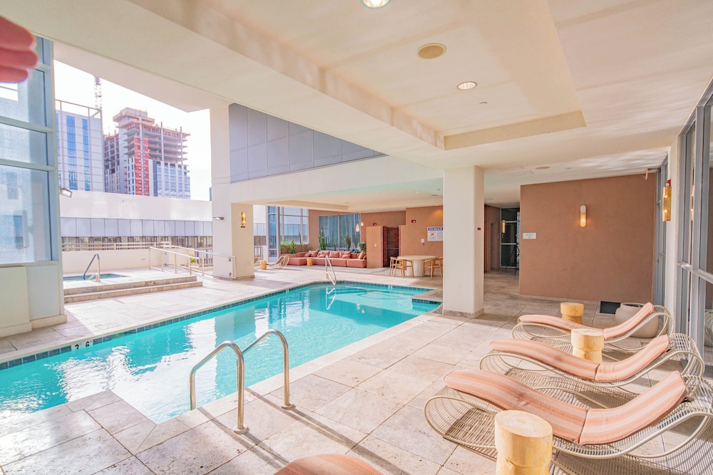 ROVE LIVING/KL - 44 Monroe