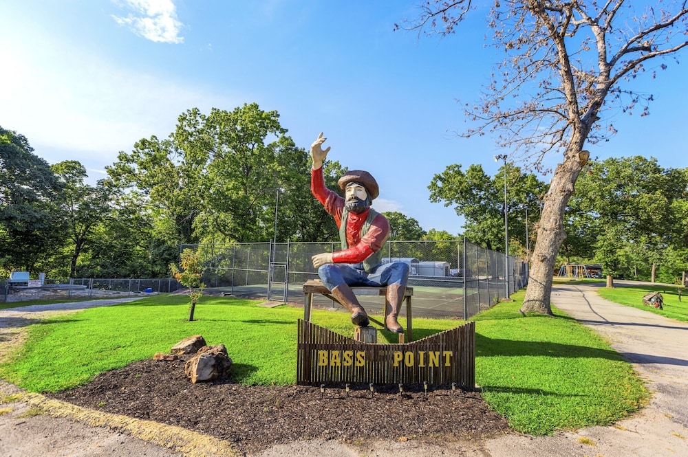 Bass Point Bliss - Resort Rental on Lake of the Ozarks Shoreline