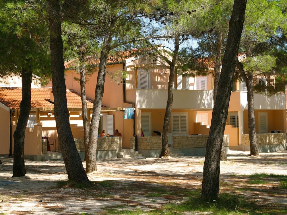 Apartments in Zaton Holiday Resort With Pool