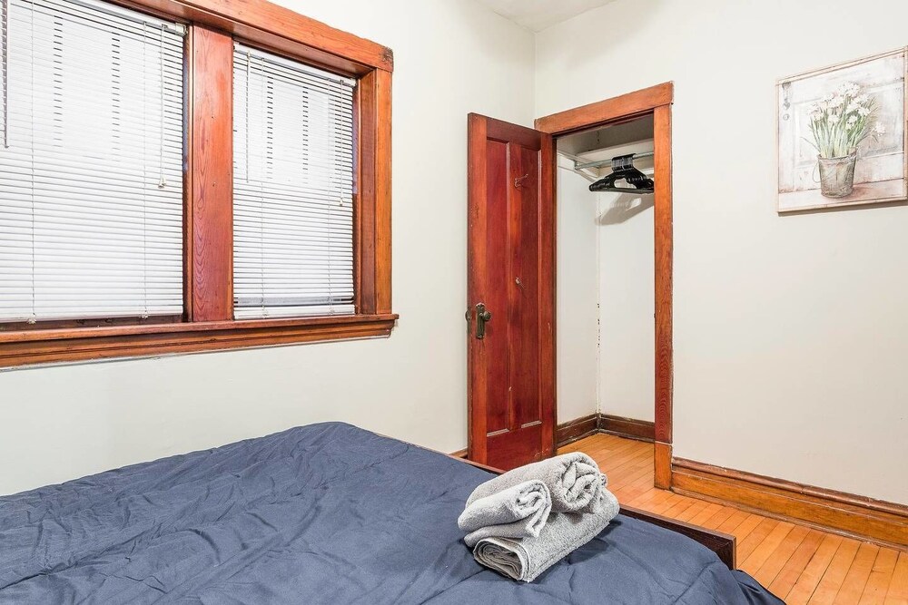 Chicago Vacations - Vintage Uki Village Charmer, Quiet Cozy 2 BDR - Property Image 19