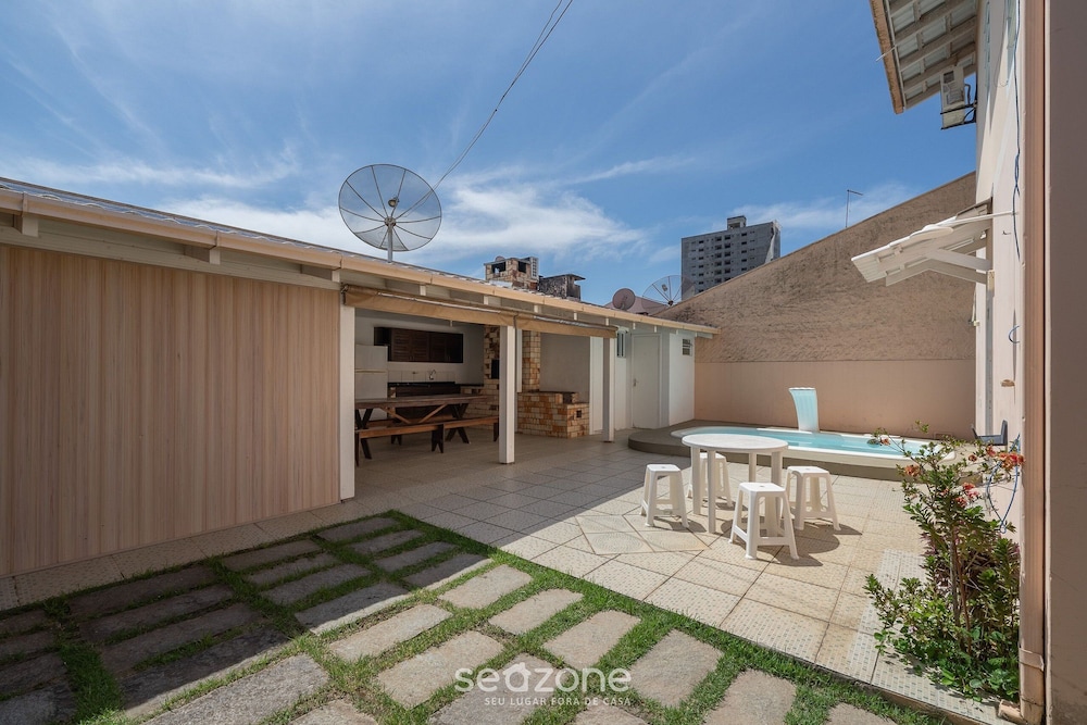 5BR Home w/ Pool in Penha Center Bsl190