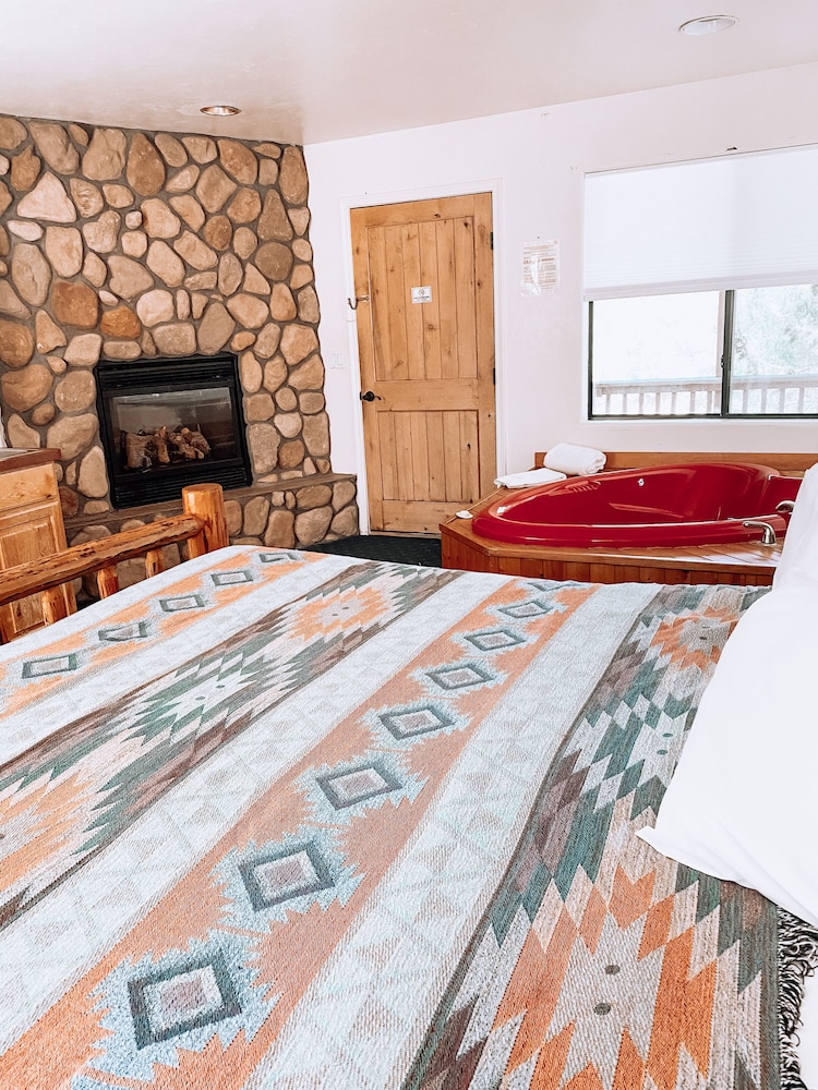 Creekside Lodge and Cabins