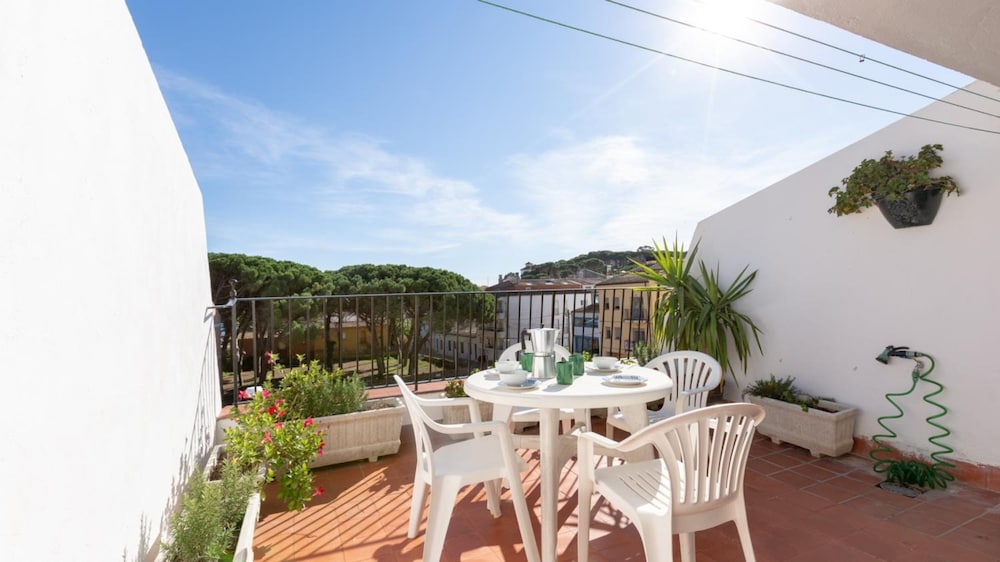 Rosamar in Llafranc With 3 Bedrooms and 2 Bathrooms
