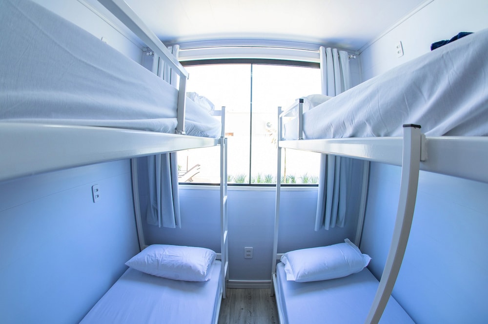Innbox - Praia Do Rosa - Hostel