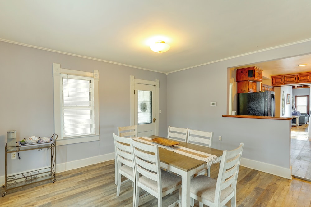 100-year-old Farmhouse in Fulton: 6 Mi to Town!