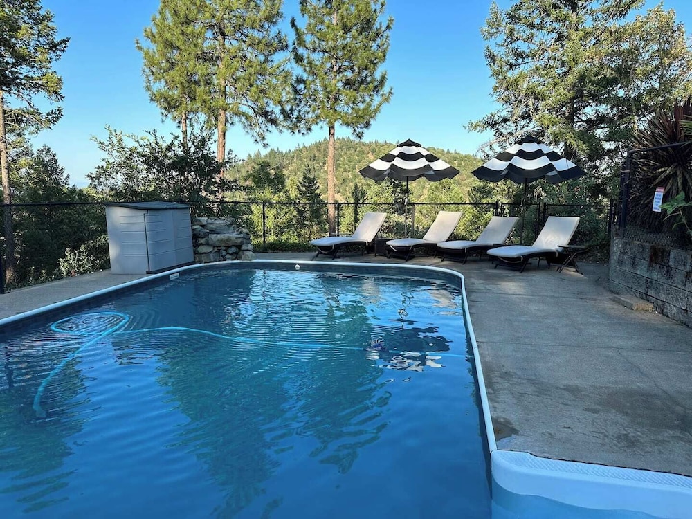Jacksonville Mountain Retreat