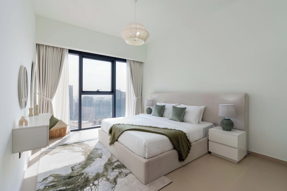 2BR High Floor Act I Act II T1