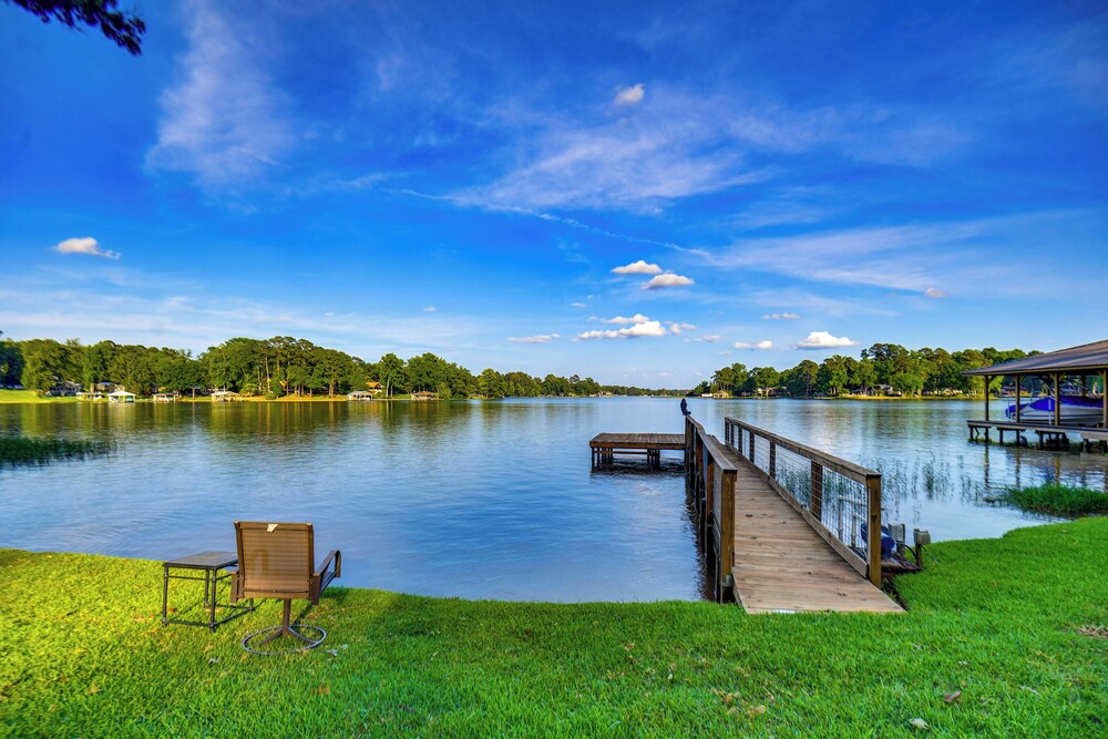 Waterfront Cabin on Lake Sinclair w/ Private Dock!