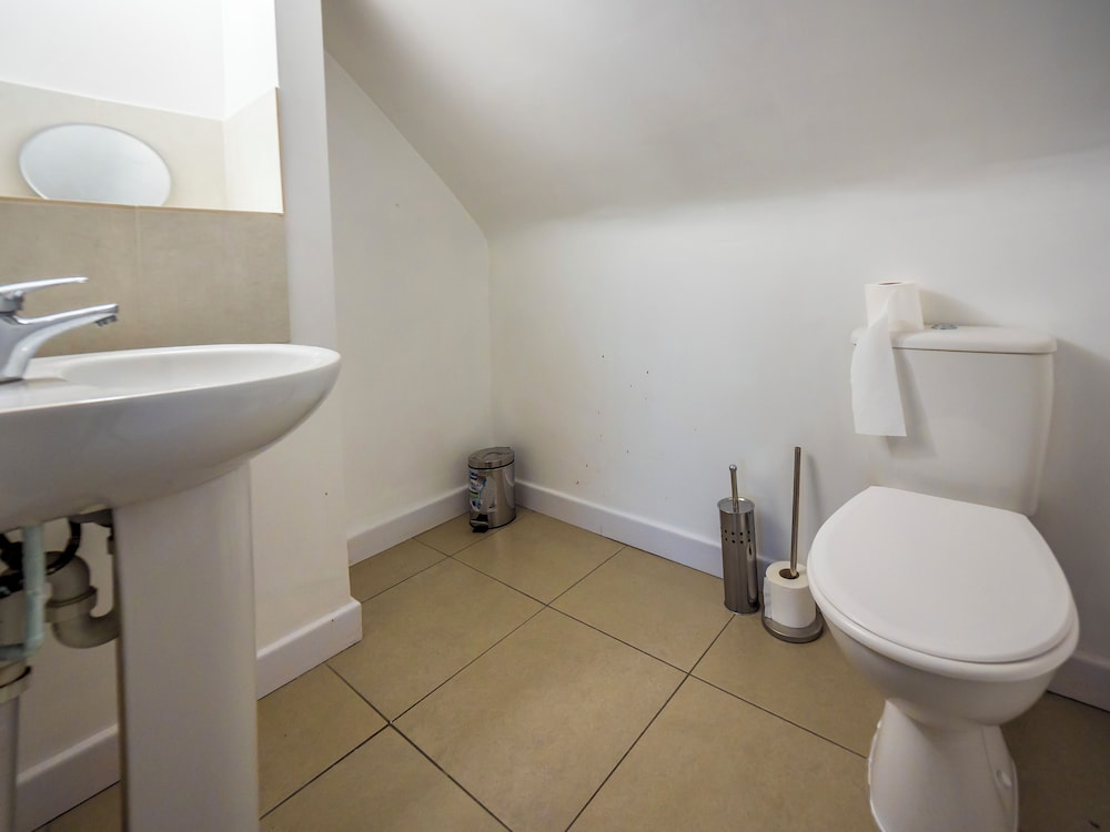 Ensuite6 Woodhouse private bath 2kitchen