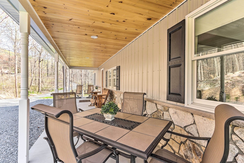 Knoxville Vacations - Peaceful Secluded Knoxville Retreat w/ Deck - Property Image 5