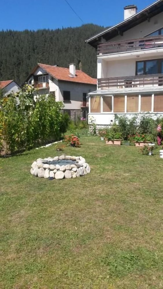 Photo 33