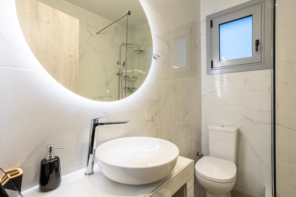 Filiatra Welcoming Hideaway - A Cozy Urban Escape