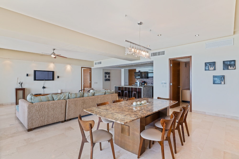 Encanto Living 1103 -3BR by Kivoya