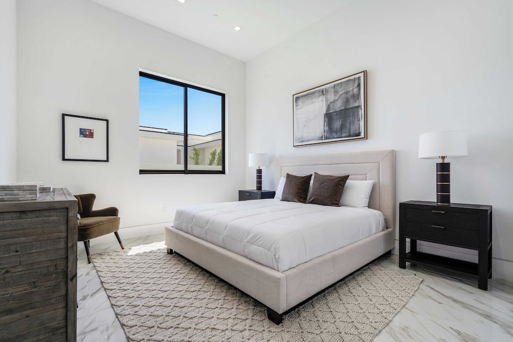 Pool, Hot Tub & Putting Green Minutes From Dining & Golf Bravo Villa #13 by Avantstay