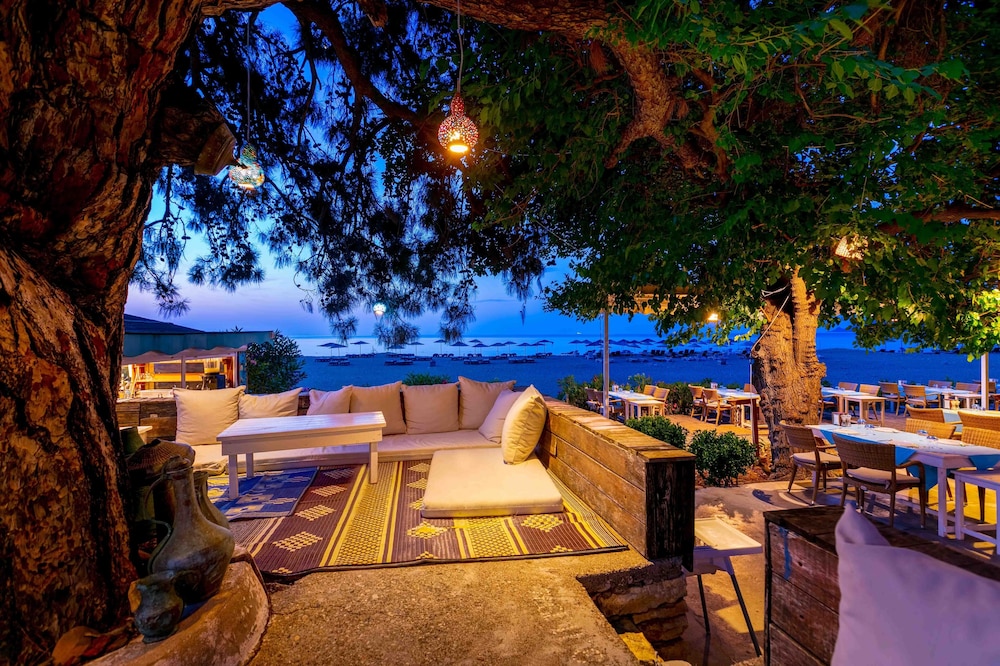 Etenna Beach Bungalows - Image 43