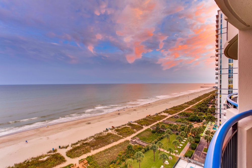 Boardwalk Resort by Hosteeva