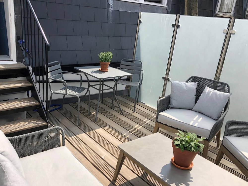 balcony