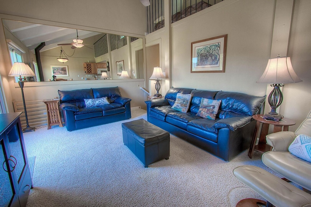 Park View Paradise 3 Bedroom Condo by RedAwning - Property Image 10
