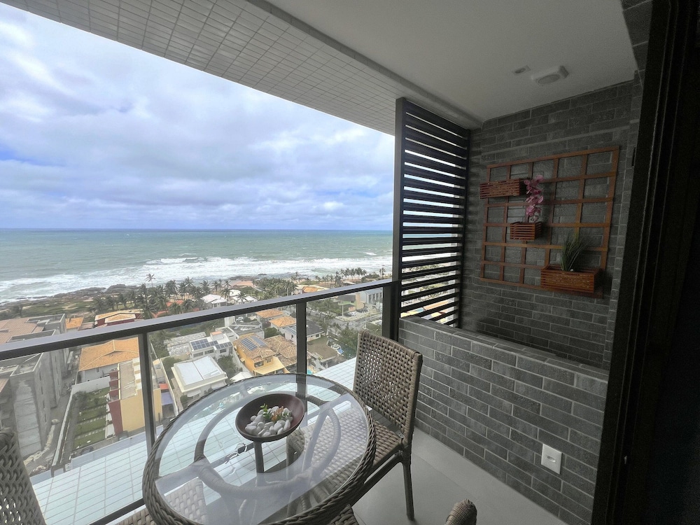 Stay Just Steps From Itapua Beach, With Pool and gym - RGF