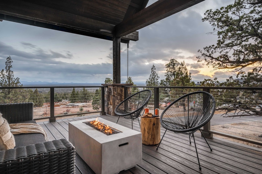 Starview at Brasada Ranch Resort by Avantstay Stunning Home w/ Hottub & Close To World Class Golf!