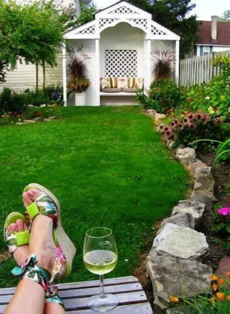 Simcoe Suites on the Henley B&B