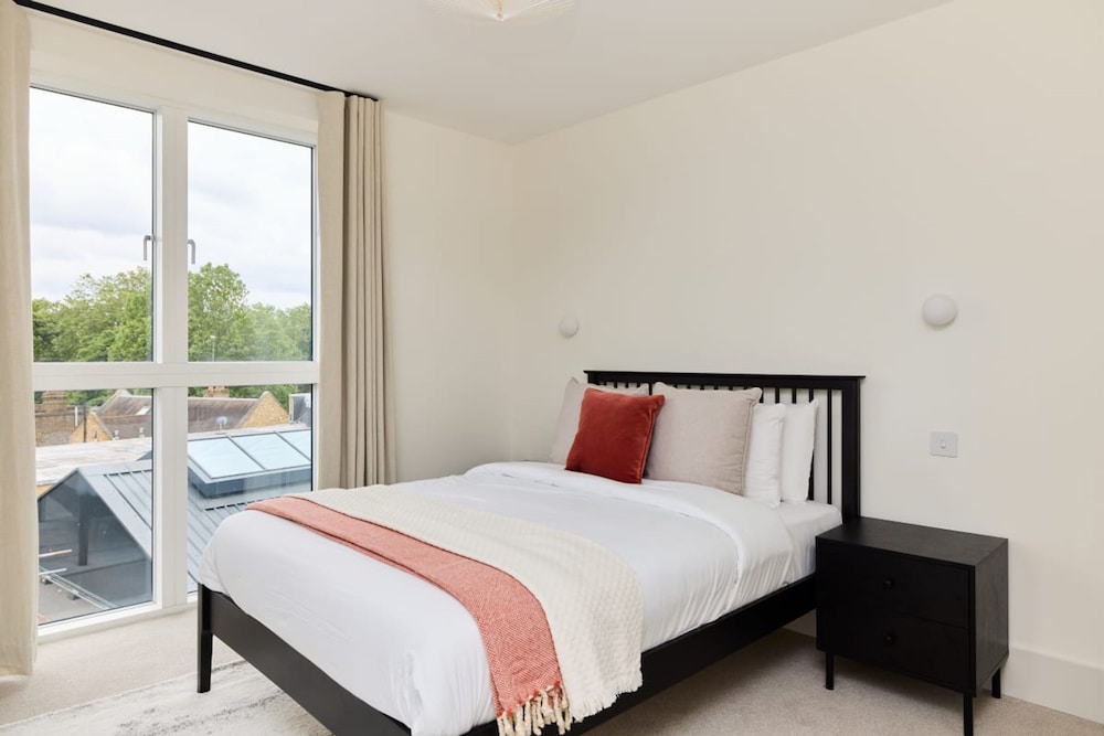 The East London Mile Quarters - Trendy 3bdr Flat With Balcony