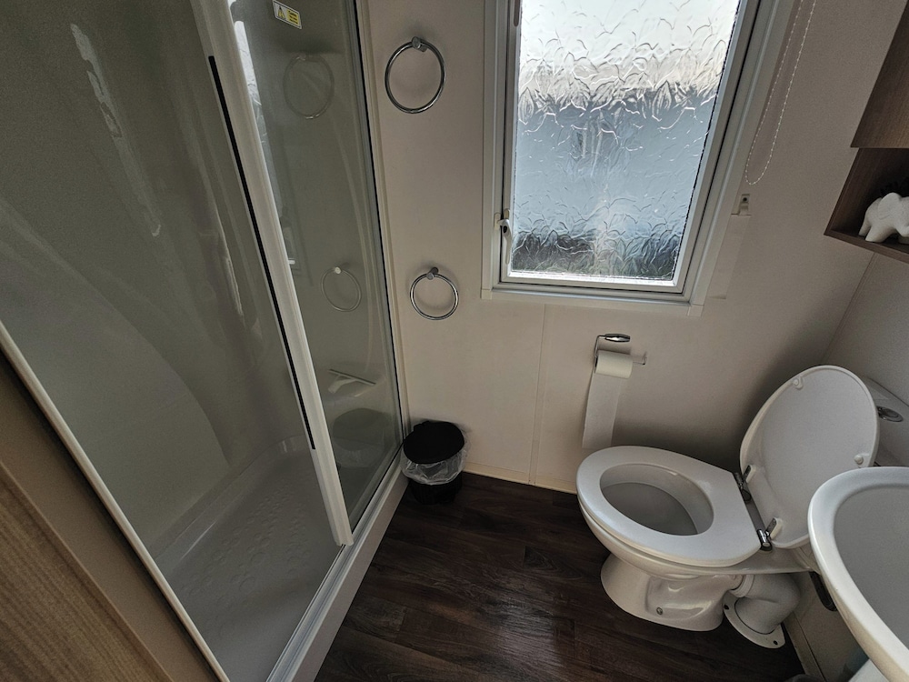 Angie 2 Bed Rhyl Robinhood