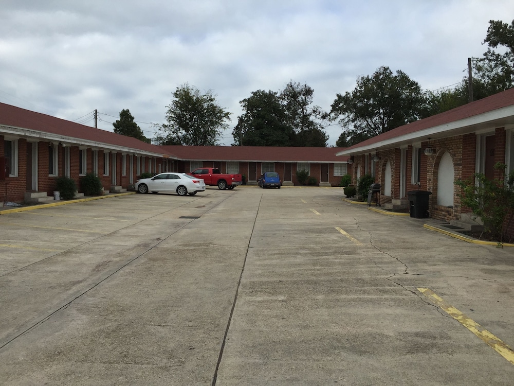 Morgan City Vacations - Morgan City Motel - Property Image 12