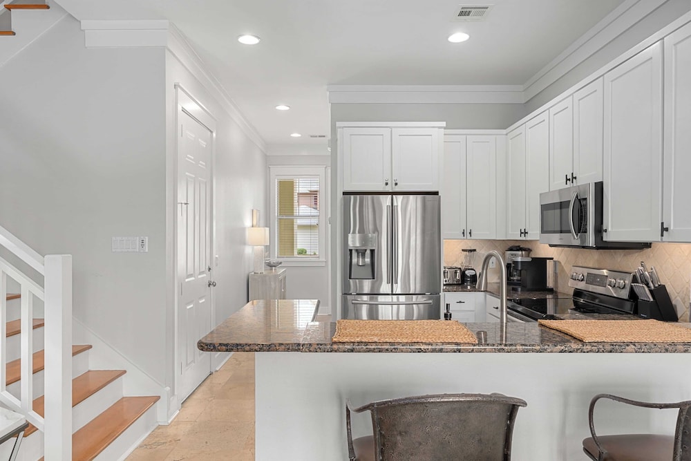 Serene Pondfront Stay w/ View, Pool Access, & Walk to Baytowne Wharf