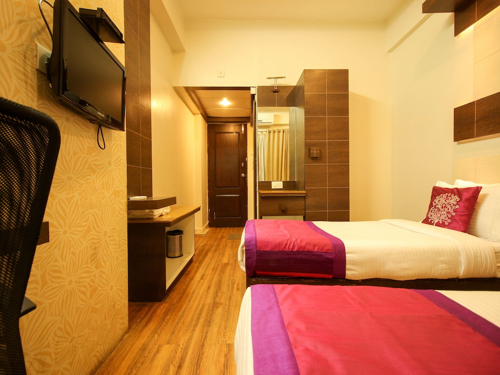 OYO 7752 Hotel Diva Residency