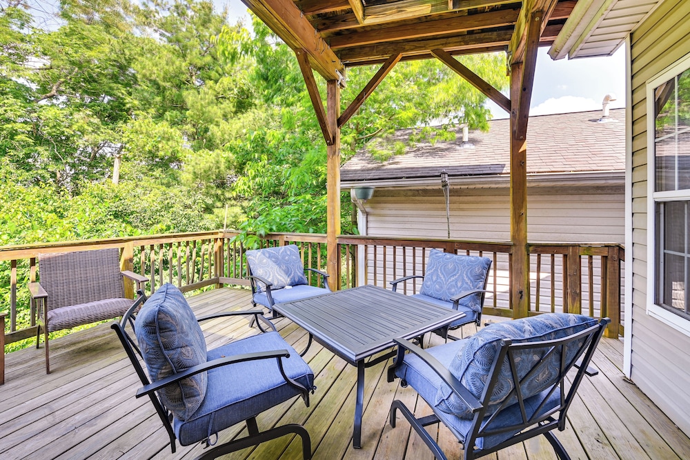 10 Mi to Keeneland: Family Home w/ Deck & Yard