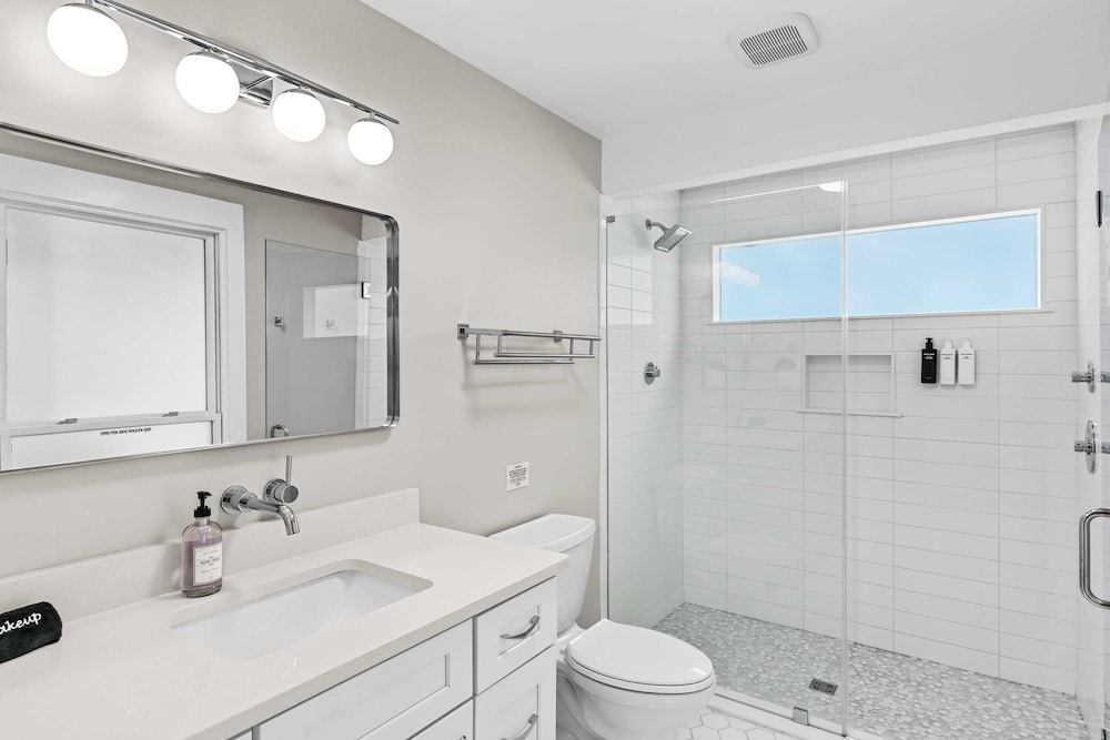 30A Florida Flashback by Avantstay Private Pool, Golf Cart, 3 Mins to Beach!