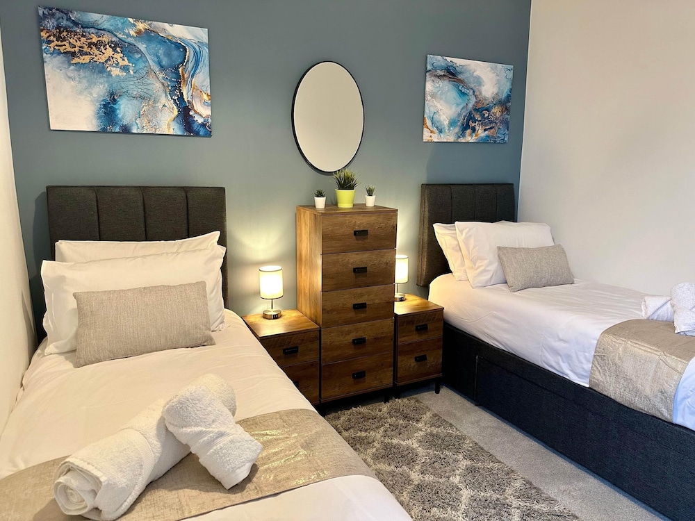 2 Bedroom House in Central Winchester view 2