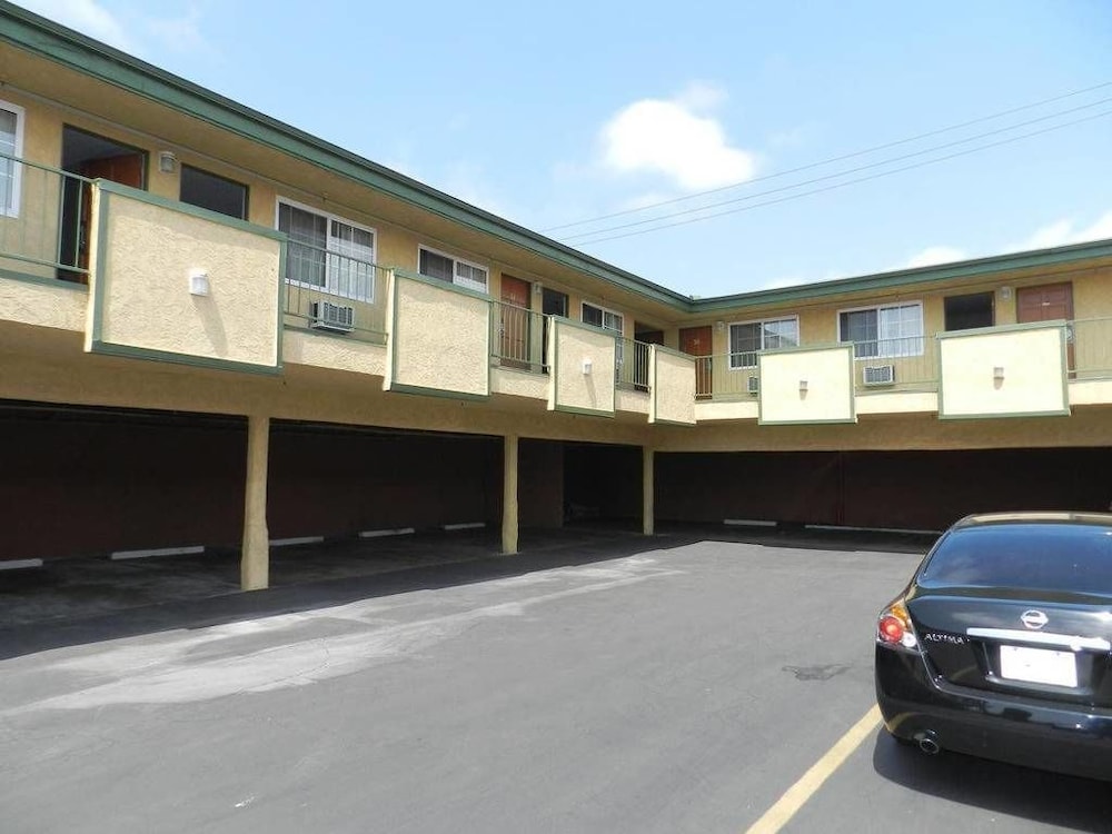 Starlite Motel - Property Image 17