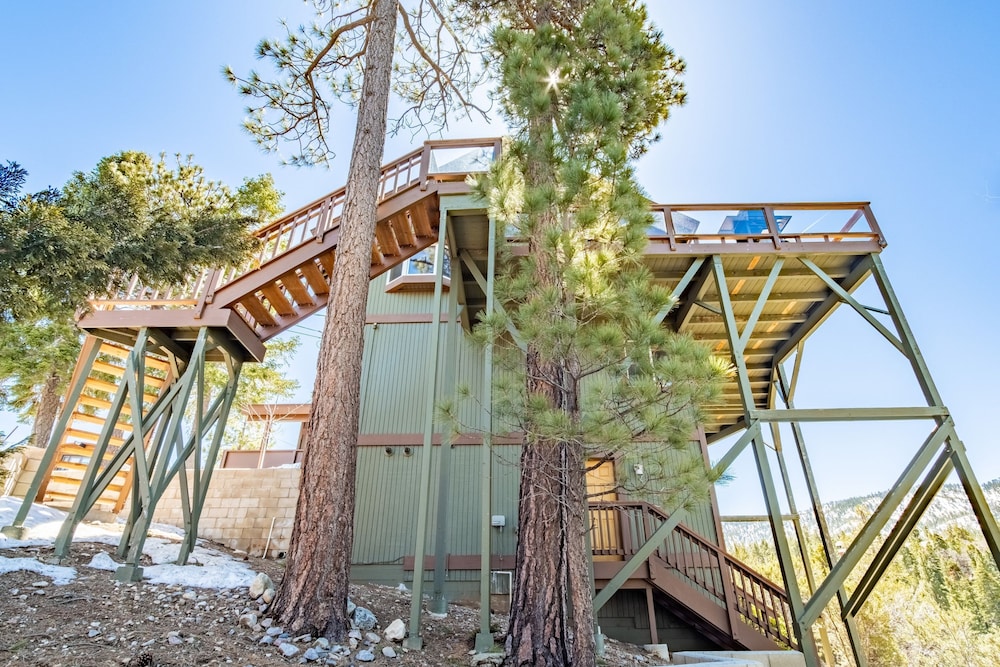 Endless View Lodge by Avantstay Incredible Views Close To Bear Mountain Ski Resort w Hot Tub