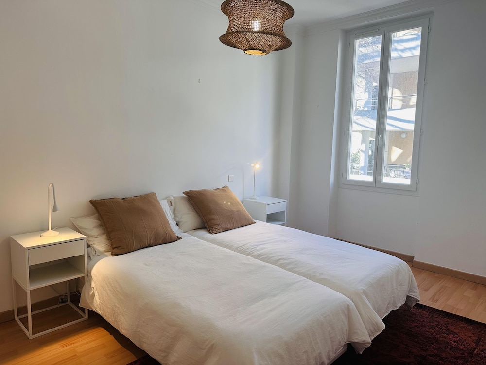 Bright one Bedroom Apartment in the Center of Cannes 13 Minutes Walk to the Palais des Festivals - 2290
