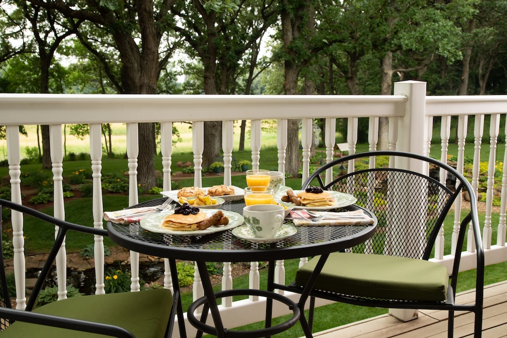 The Oakwood Inn Okoboji - Adults Only
