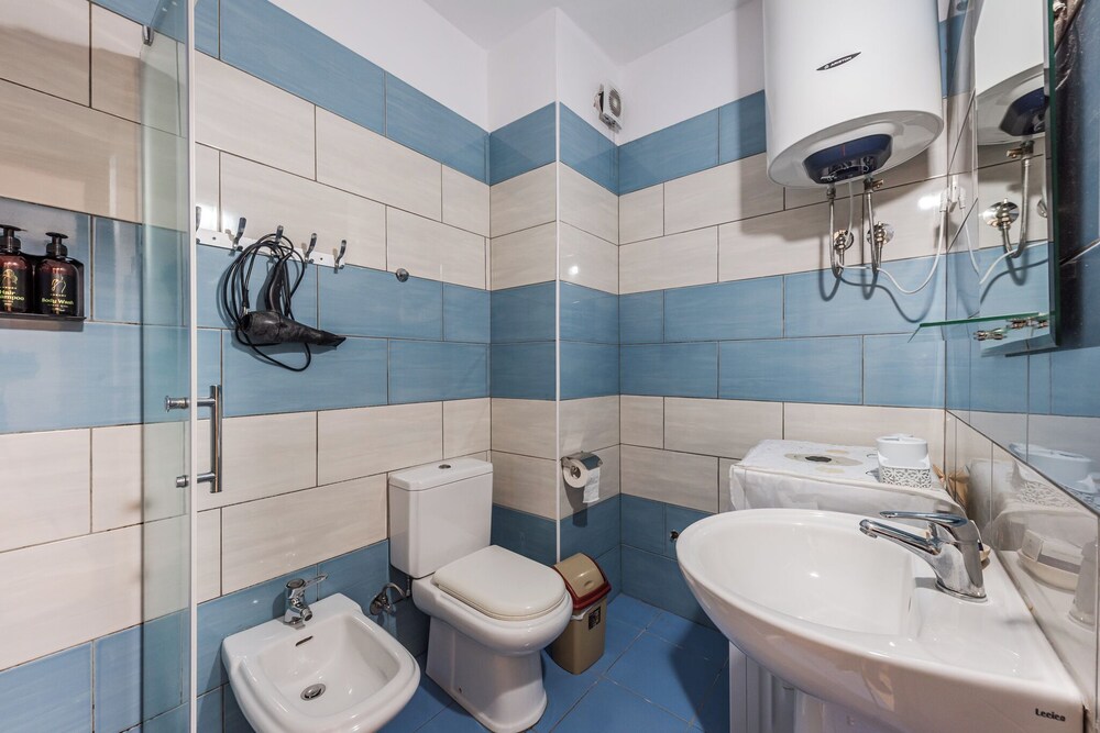 Kondo Stays - City Center Apartments