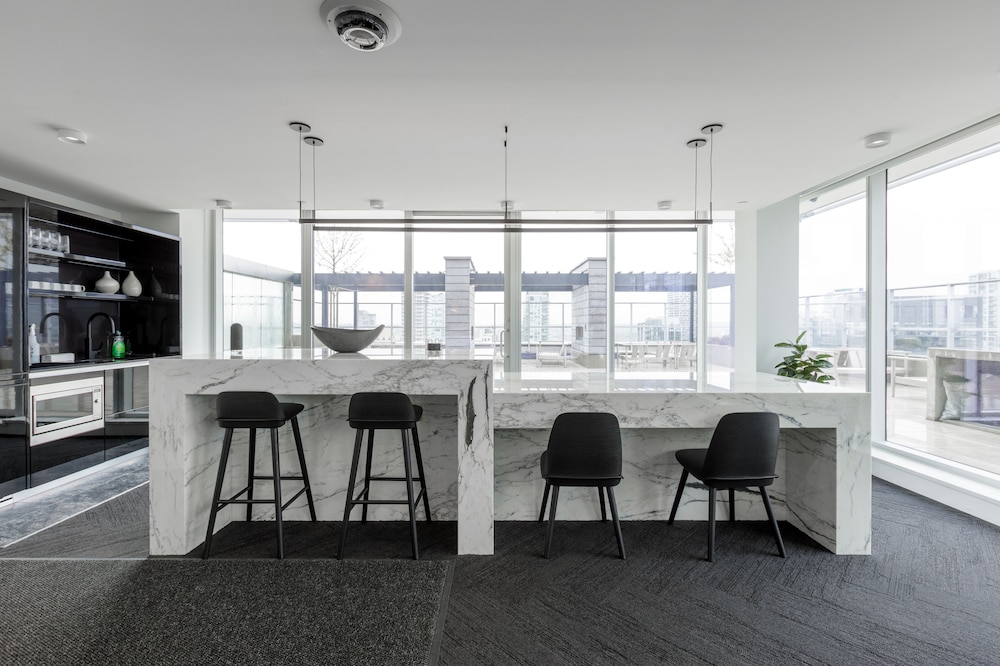 1111 Richards - 1407