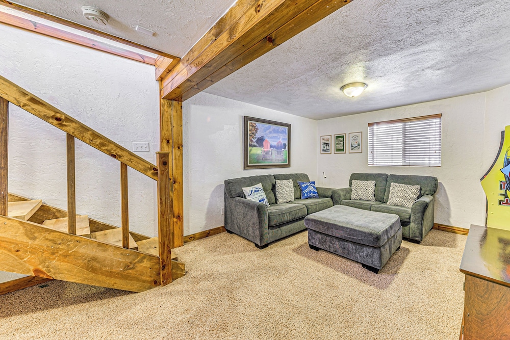 Hot Tub Haven w/ Game Room & Grill in Ruidoso!