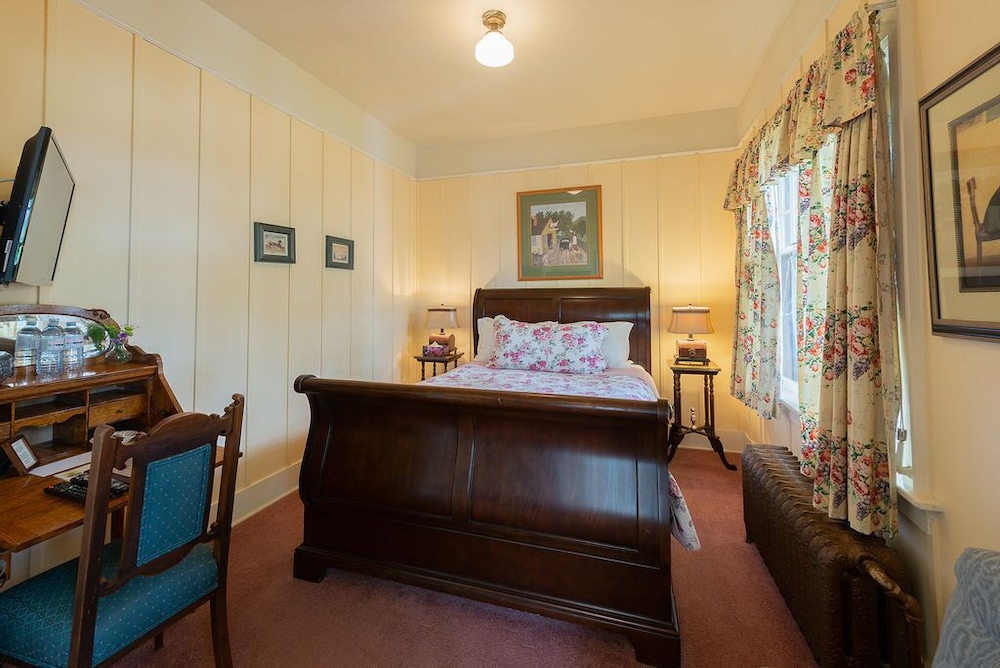 Beaconsfield Inn