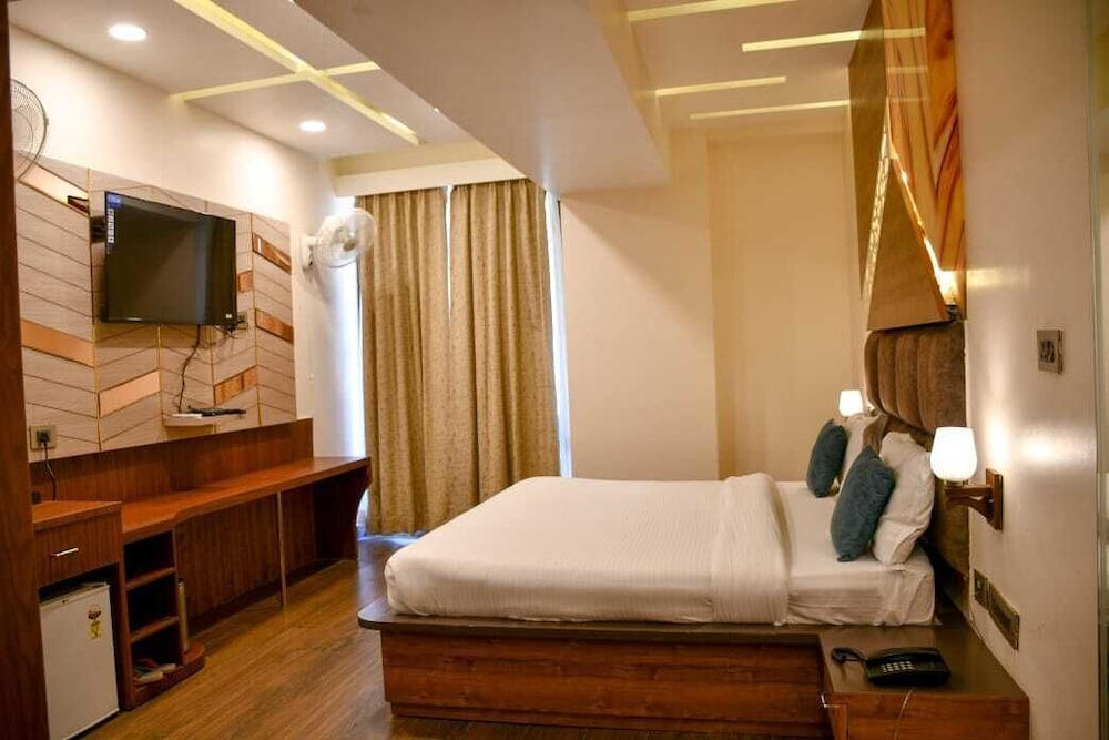 Hotel Leosh Lansdwone