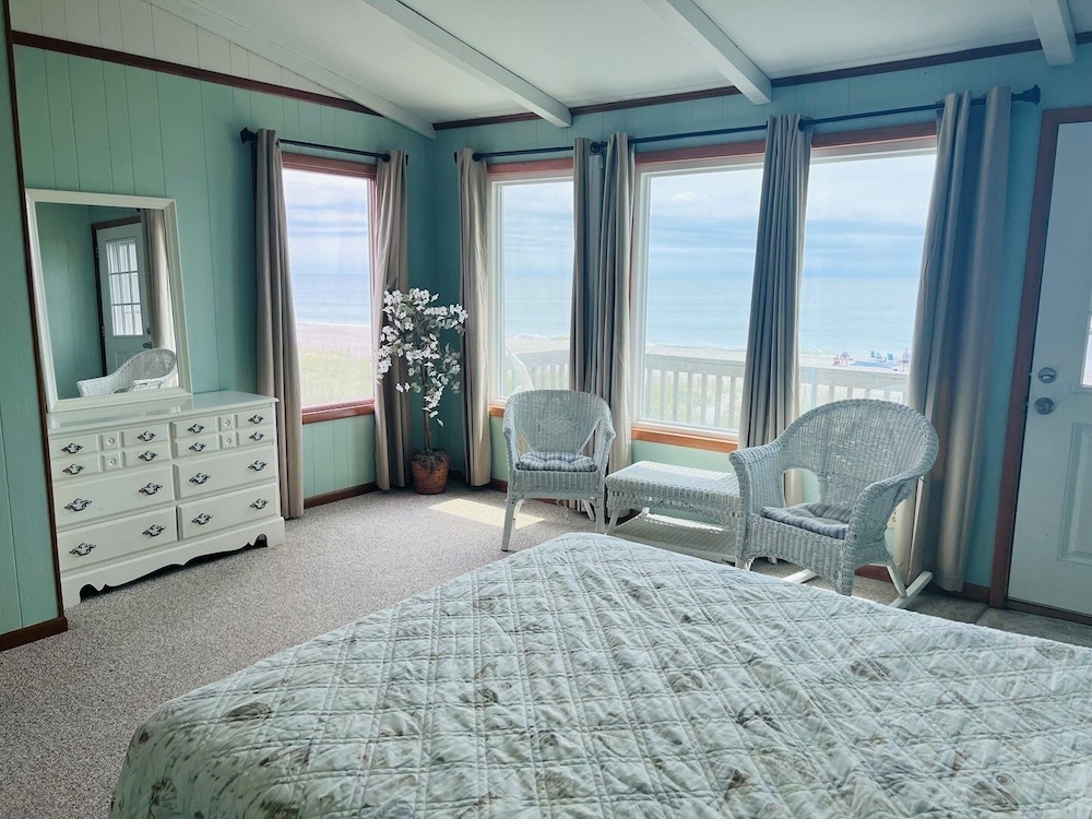 Eastside  3 Bedroom Home by RedAwning - Property Image 3