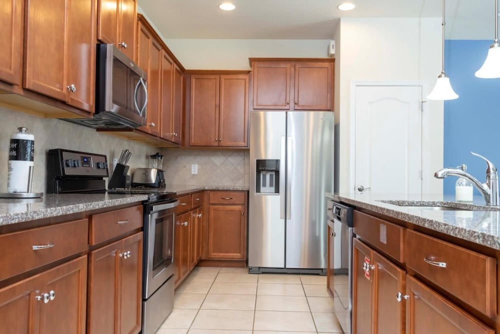 Amazing 5BR Private Pool Lakeview Near Disney