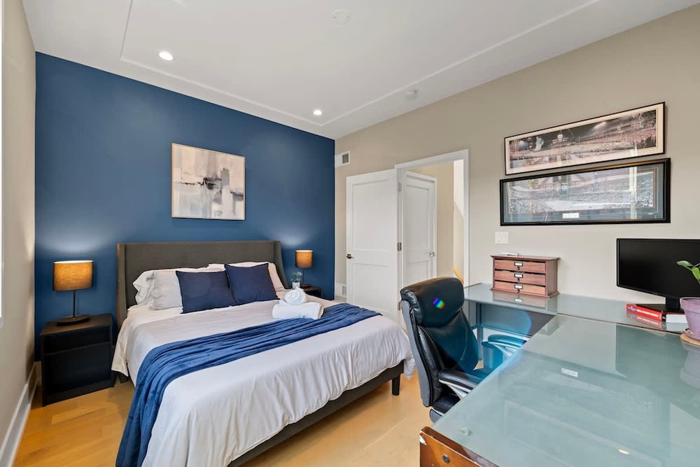 Stunning 5BR Home With 2 Rooftops Sauna Hot Tub