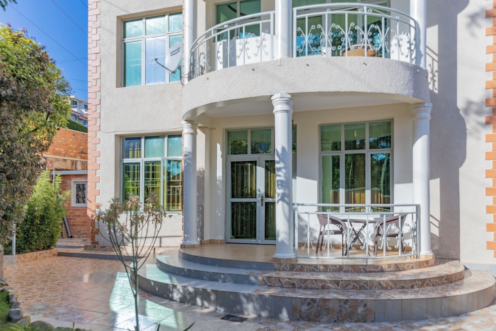 Atlas Residence