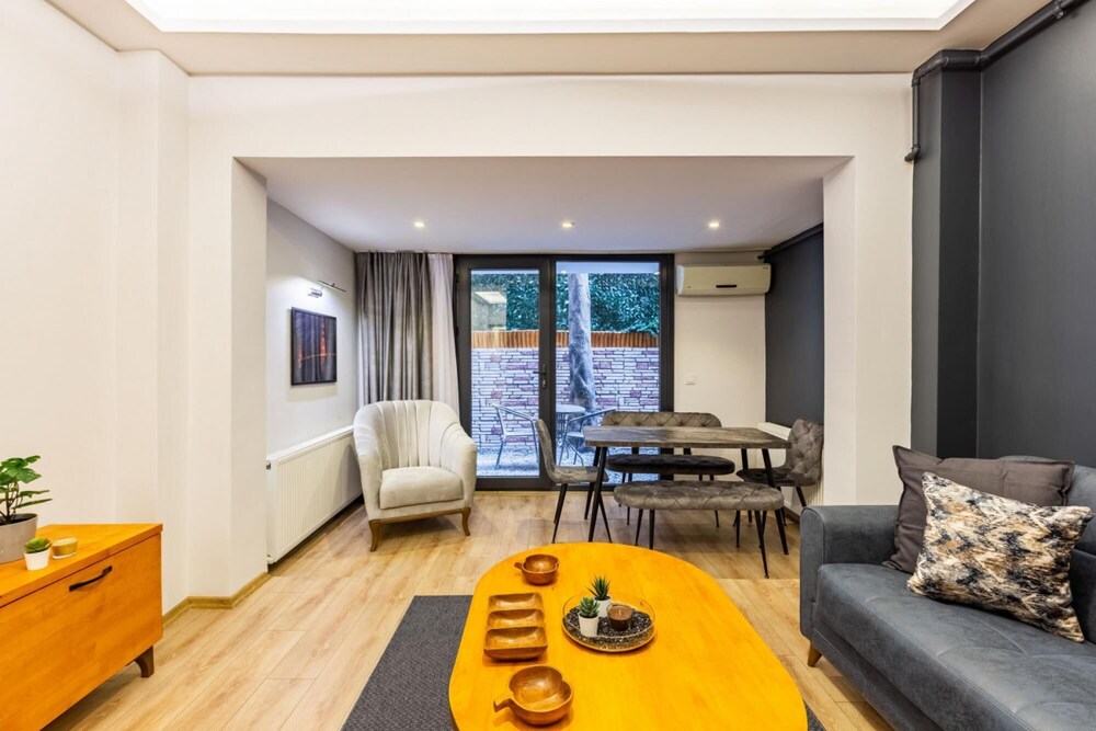 Missafir Distinguished Flat With Backyard in Sisli
