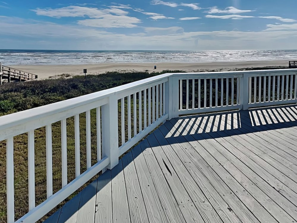 Beachfront Dolphin by Ryson Vacation Rentals