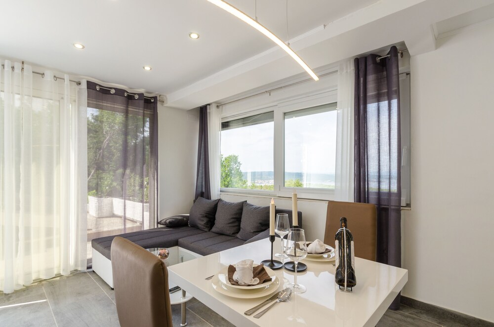 Holiday House Linda view 4