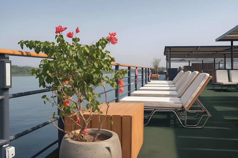 Nile Cruise Essence every Monday from Aswan 3 nights and every Thursday from Luxor 4 nights